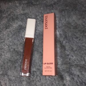 persona. Vegan and gluten free lip gloss